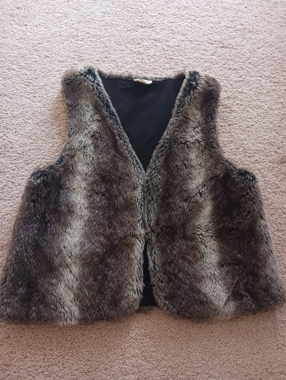 Everly Womens faux fur vest size Medium